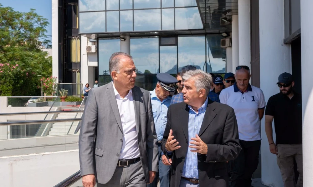 Μαρούσι: Νεότερα από τις έρευνες για τον εμπρησμό στο κτίριο του Real Group- Θεοδωρικάκος: ''Κανένας δεν τρομοκρατείται''